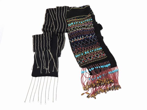 Due sciarpe in seta ornate da perline  - Asta Fashion Vintage e Bijoux / Un guardaroba maschile - Associazione Nazionale - Case d'Asta italiane