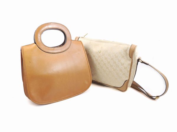 Due borse in pelle e tela, Gherardini  - Asta Fashion Vintage e Bijoux / Un guardaroba maschile - Associazione Nazionale - Case d'Asta italiane