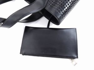 Shopping bag in pelle nera Pollini Studio  - Asta Fashion Vintage e Bijoux / Un guardaroba maschile - Associazione Nazionale - Case d'Asta italiane