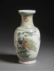 Arte Cinese - Vaso in porcellana decorato con pavoneCina, seconda metà del XX secolo