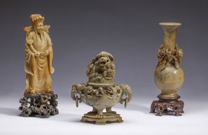 Arte Cinese - Gruppo di tre intagli in pietra saponaria Cina, XX secolo