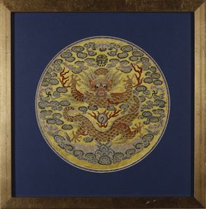 Arte Cinese - Badge ricamato con dragone su sfondo giallo Cina, XVIII secolo