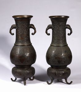 ARTE GIAPPONESE - Coppia di vasi in bronzo Giappone, XIX secolo