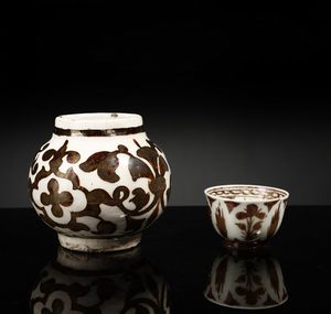 Arte Islamica - Lotto di due ceramiche a lustro persianeIran, XVII e XIX secolo