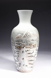 Arte Cinese - Vaso in porcellana dipinta con paesaggio innevatoCina, periodo Repubblica