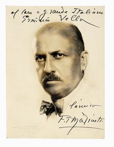 Filippo Tommaso Marinetti - Ritratto fotografico con dedica e firma autografa.