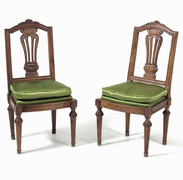 Coppia di sedie in legno. Genova, fine XVIII secolo  - Asta Dimore Italiane - Associazione Nazionale - Case d'Asta italiane