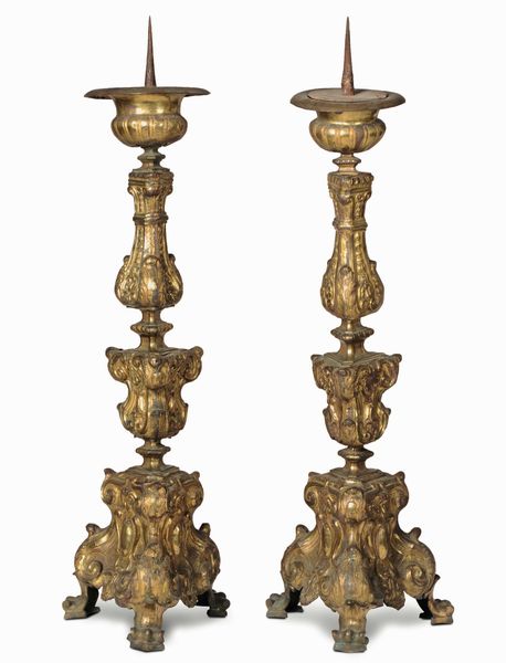 Coppia di candelieri in rame dorato. XVIII secolo  - Asta Dimore Italiane - Associazione Nazionale - Case d'Asta italiane