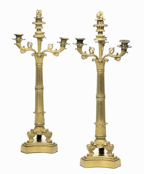 Coppia di candelabri in bronzo dorato a tre luci. Piemonte o Francia, 1830 ca.  - Asta Dimore Italiane - Associazione Nazionale - Case d'Asta italiane