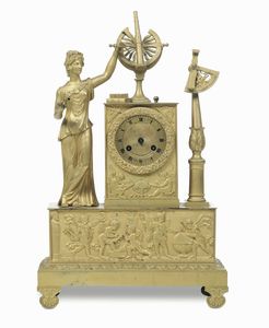Pendola da tavolo in bronzo dorato al mercurio. Francia, XIX secolo  - Asta Dimore Italiane - Associazione Nazionale - Case d'Asta italiane