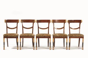 Gruppo di dodici sedie e due poltrone in legno intagliato, dipinto e dorato. XIX secolo  - Asta Dimore Italiane - Associazione Nazionale - Case d'Asta italiane