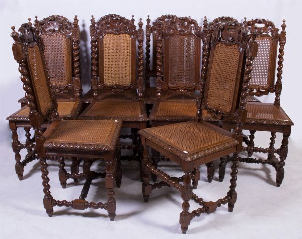 Dieci sedie in legno di rovere intagliato  - Asta Importanti Arredi e Dipinti Antichi - Associazione Nazionale - Case d'Asta italiane