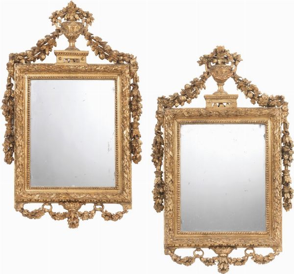 Due piccole specchiere in legno intagliato e dorato  - Asta Importanti Arredi e Dipinti Antichi - Associazione Nazionale - Case d'Asta italiane