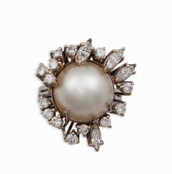 Anello con perla mab e diamanti taglio navette e a brillante  - Asta Vintage, Gioielli e Bijoux - Associazione Nazionale - Case d'Asta italiane