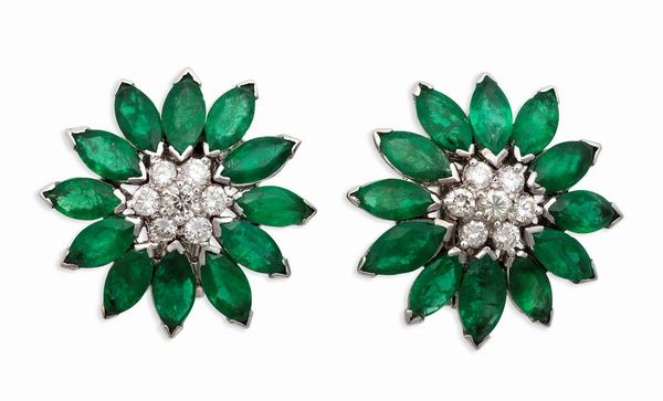 Del Vago. Orecchini con smeraldi e diamanti  - Asta Vintage, Gioielli e Bijoux - Associazione Nazionale - Case d'Asta italiane
