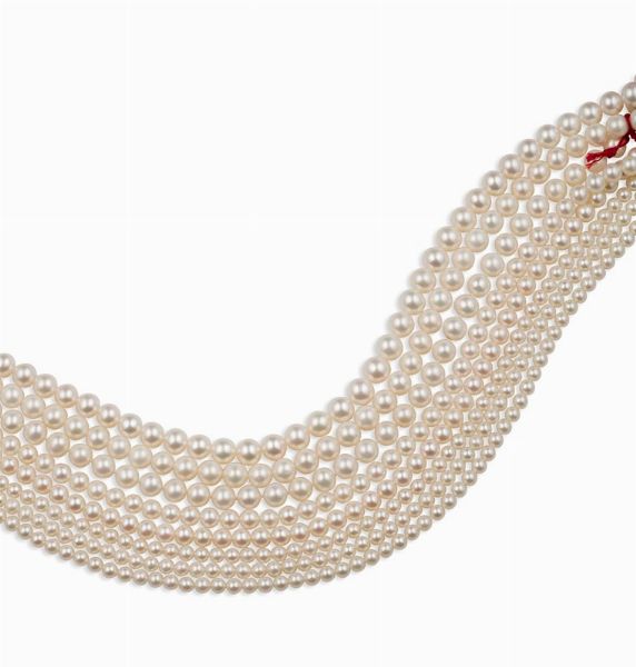 Lotto composto da una collana di perle e da 7 fili di perle  - Asta Vintage, Gioielli e Bijoux - Associazione Nazionale - Case d'Asta italiane