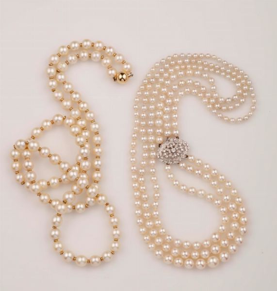 Lotto composto da due girocolli con perle coltivate  - Asta Vintage, Gioielli e Bijoux - Associazione Nazionale - Case d'Asta italiane