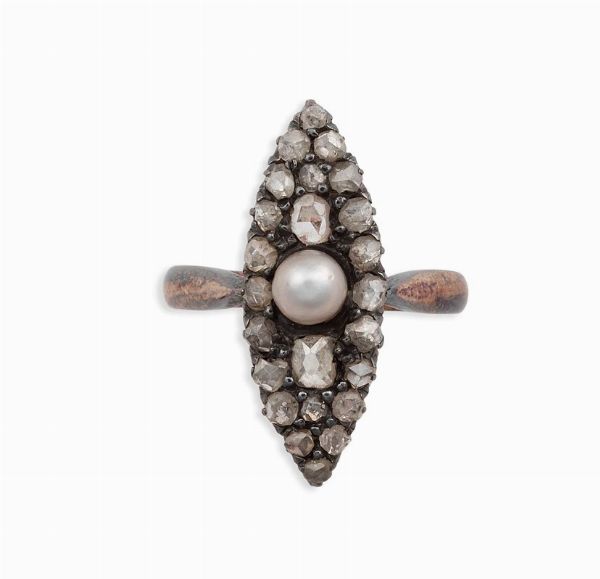 Anello a marquise con diamanti di vecchio taglio ed una perla  - Asta Vintage, Gioielli e Bijoux - Associazione Nazionale - Case d'Asta italiane