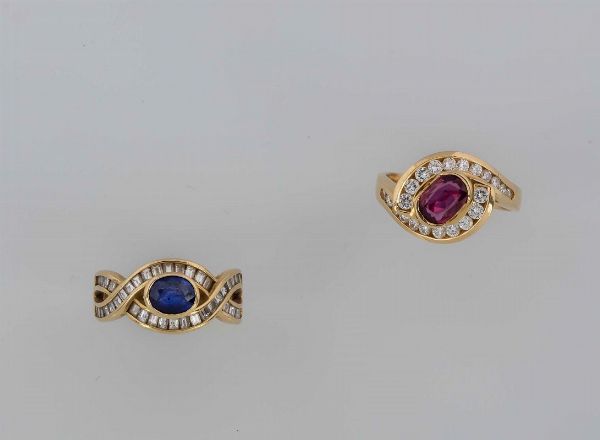 Lotto composto da due anelli uno con zaffiro ed uno con rubino  - Asta Vintage, Gioielli e Bijoux - Associazione Nazionale - Case d'Asta italiane