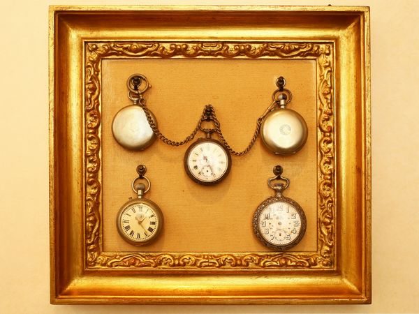Collezione di cinque orologi da tasca  - Asta Arredi, argenti, dipinti e curiosit d'epoca in parte provenienti da Villa Mannelli - Associazione Nazionale - Case d'Asta italiane