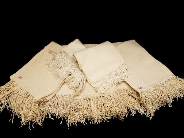 Lotto di asciugamani in lino  - Asta Arredi, argenti, dipinti e curiosit d'epoca in parte provenienti da Villa Mannelli - Associazione Nazionale - Case d'Asta italiane