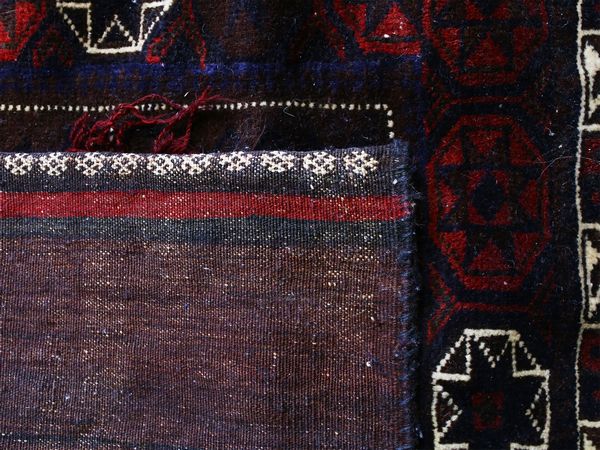 Tre tappeti coprisella di vecchia manifattura  - Asta Arredi, argenti, dipinti e curiosit d'epoca in parte provenienti da Villa Mannelli - Associazione Nazionale - Case d'Asta italiane