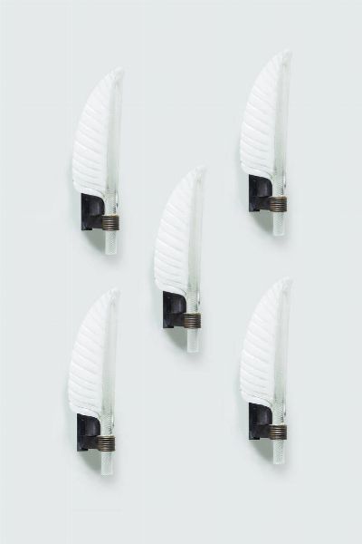 VENINI : Cinque appliques in vetro di Murano a forma di foglia. Anni '50 cm 11x40  - Asta Asta 200 Illuminazione - Associazione Nazionale - Case d'Asta italiane