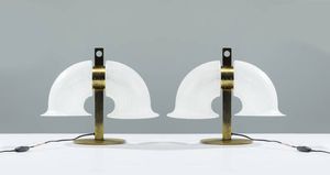 MANIFATTURA MURANESE - Coppia di lampade da tavolo in ottone con diffusori a campana in vetro di Murano. Anni '70 cm 33x39 5
