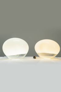 LUCIANO VISTOSI - Coppia di lampade da tavolo in vetro di Murano lattimo e trasparente. Anni '70 cm 35x42x37