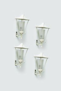 PAOLO BUFFA  attribuito - Quattro lampade a parete in metallo verniciato  diffusori in vetro satinato. Anni '50 cm 30x54