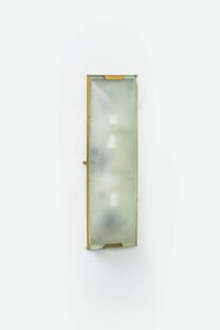 STILNOVO - Lampada a muro in metallo verniciato  ottone e vetro satinato effetto ghiaccio. Anni '50 Etichetta del Produttore  [..]