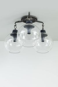 LUIGI CACCIA DOMINIONI - Lampadario con diffusori in vetro trasparente  montatura in metallo brunito. Anni '50 cm 60x85