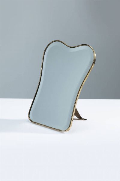 PRODUZIONE ITALIANA : Specchio da tavolo con cornice in ottone. Anni '50 cm 40x30  - Asta Asta 202 Design - Associazione Nazionale - Case d'Asta italiane