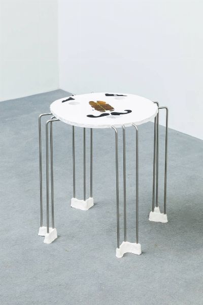 GAETANO PESCE : Tavolino XL bianco  - Asta Asta 202 Design - Associazione Nazionale - Case d'Asta italiane