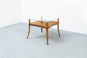 PAOLO BUFFA  attribuito - Tavolino in legno di noce  piano in vetro molato. Anni '50 cm 65x76 5x76 5