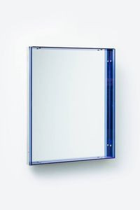 PRODUZIONE ITALIANA - Specchio con bordo in cristallo colorato  struttura in metallo. Anni '70 cm 73x60x8