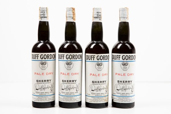 Duff Gordon, Sherry Pale Dry  - Asta Vini e Distillati da collezione e da investimento - Associazione Nazionale - Case d'Asta italiane
