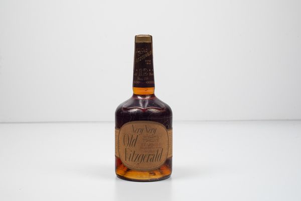 Very Very Old Fitzgerald, Bonded 12 years old Kentucky Straight Bourbon Whisky  - Asta Vini e Distillati da collezione e da investimento - Associazione Nazionale - Case d'Asta italiane