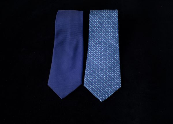 Lotto di 2 cravatte Vintage in seta Alain Figaret fondo blu  - Asta For Men | Cambi Time - Associazione Nazionale - Case d'Asta italiane