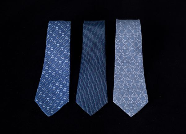 Lotto di 3 cravatte Vintage in seta Hermes fondo blu  - Asta For Men | Cambi Time - Associazione Nazionale - Case d'Asta italiane