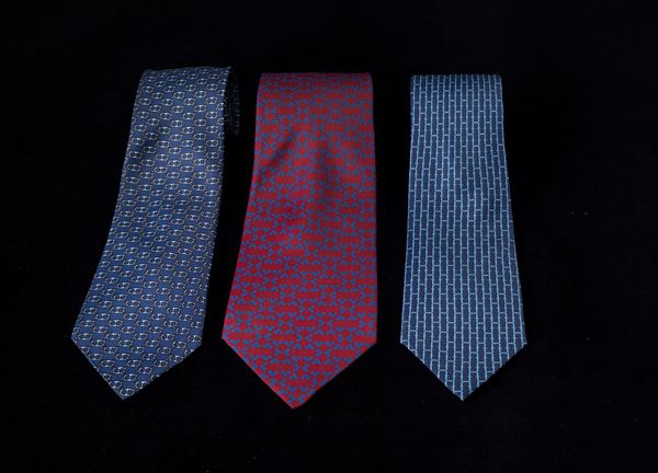 Lotto di 3 cravatte Vintage in seta Hermes blu e rosso  - Asta For Men | Cambi Time - Associazione Nazionale - Case d'Asta italiane