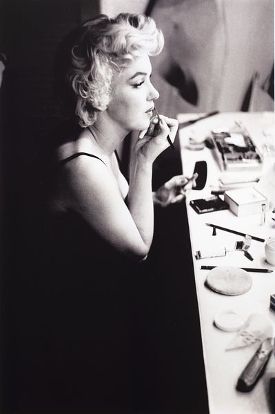 ,Sam Shaw : Marilyn Monroe danse la loge de Carol Honey, New York  - Asta Fotografia: Under 1K - Associazione Nazionale - Case d'Asta italiane