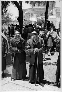 ,Leonard Freed - Dome of the Rock in background, Jerusalem