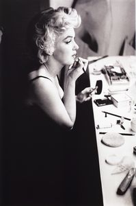 ,Sam Shaw - Marilyn Monroe danse la loge de Carol Honey, New York