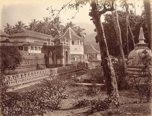 ,William Louis Henry Skeen & Co : Buddha Temple, Kandy, Ceylon  - Asta Fotografia dell'800: album di viaggio - Associazione Nazionale - Case d'Asta italiane