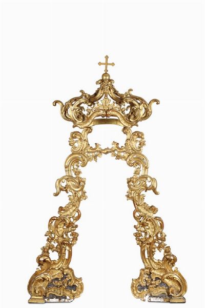 Baldacchino in legno riccamente intagliato e dorato, Italia XVII-XVIII secolo  - Asta Antiquariato - Associazione Nazionale - Case d'Asta italiane