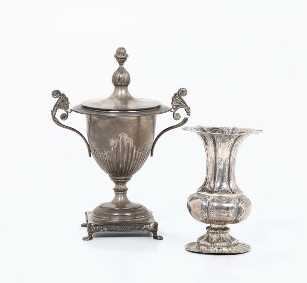 Piccolo vaso e zuccheriera in argento con coperchio, Lombardo-veneto, XX secolo  - Asta Antiquariato - Associazione Nazionale - Case d'Asta italiane