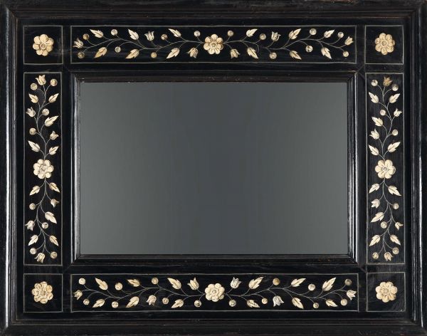 Specchiera in legno ebanizzato ed intarsiato in avorio, XIX secolo  - Asta Antiquariato - Associazione Nazionale - Case d'Asta italiane