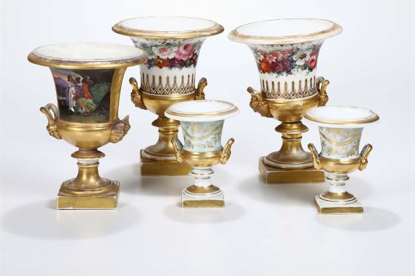 Lotto di cinque vasi in porcellana  - Asta Antiquariato - Associazione Nazionale - Case d'Asta italiane