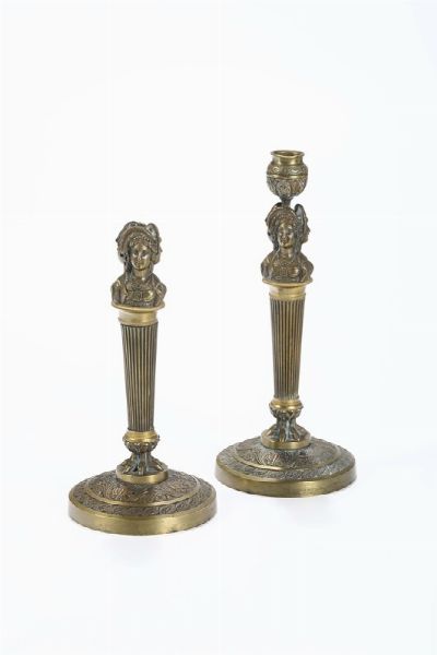Coppia di candelieri in bronzo dorato, XIX secolo  - Asta Antiquariato - Associazione Nazionale - Case d'Asta italiane
